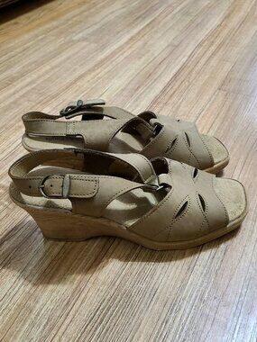 Beige Wedge Sandals – Women’s 6